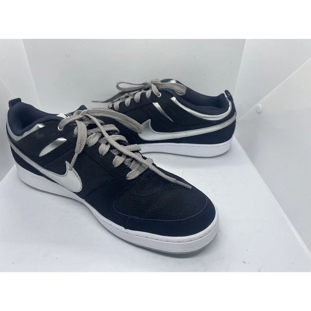 Nike convention low